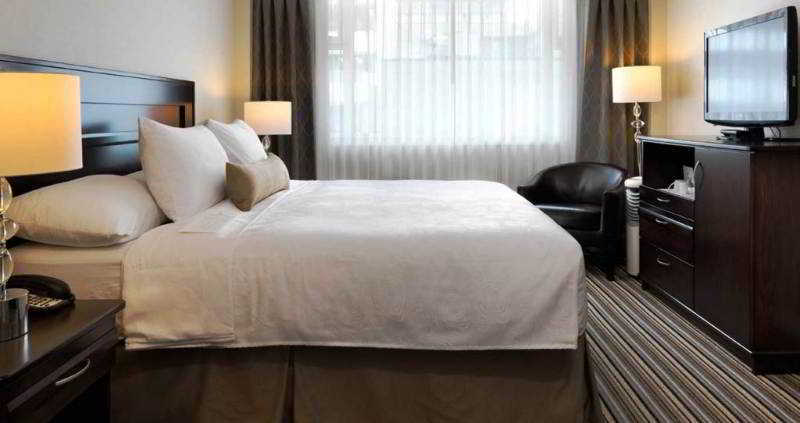 Chateau & 4*